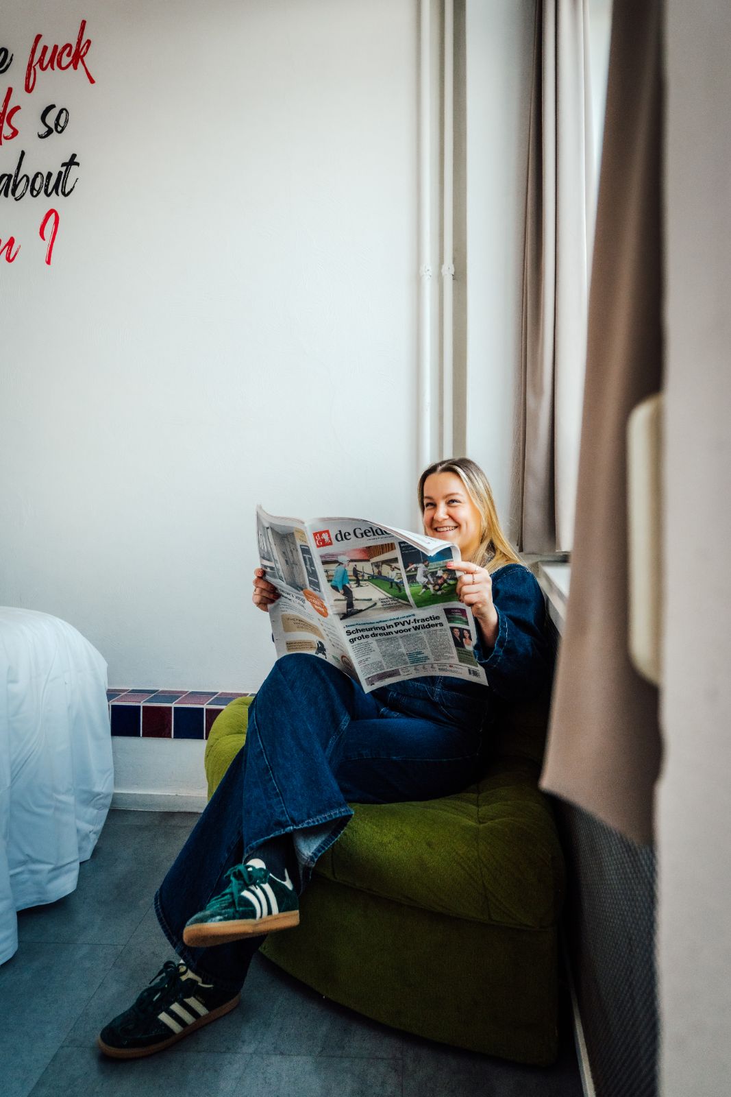 Krant en koffie bij Hotel Credible in Nijmegen